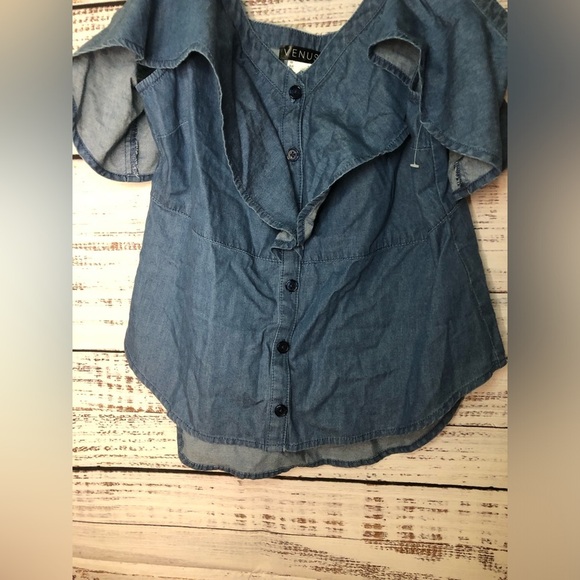 VENUS Blue Sleeveless Blouse with Ruffled Neckline - Picture 3 of 12